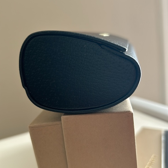 Burberry large hard leather case - Picture 3 of 6